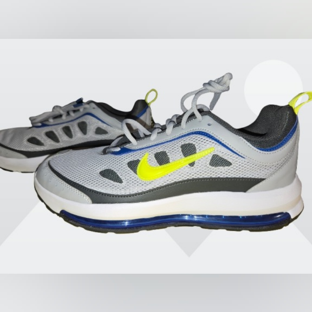 NWT Nike Max Air Size 10.5 (no box)